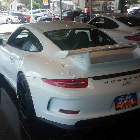 Foto diambil di Porsche South Bay oleh Markus S. pada 9/27/2014