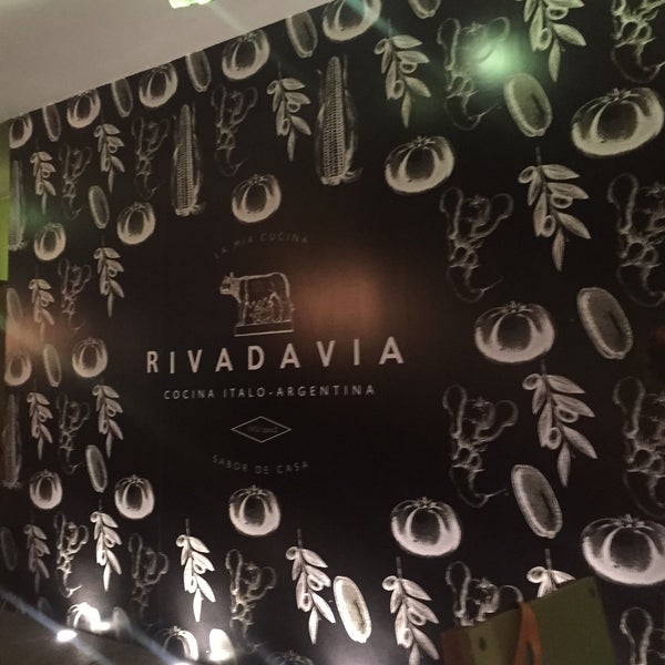 รูปภาพถ่ายที่ Rivadavia โดย Alvaro P. เมื่อ 7/11/2015