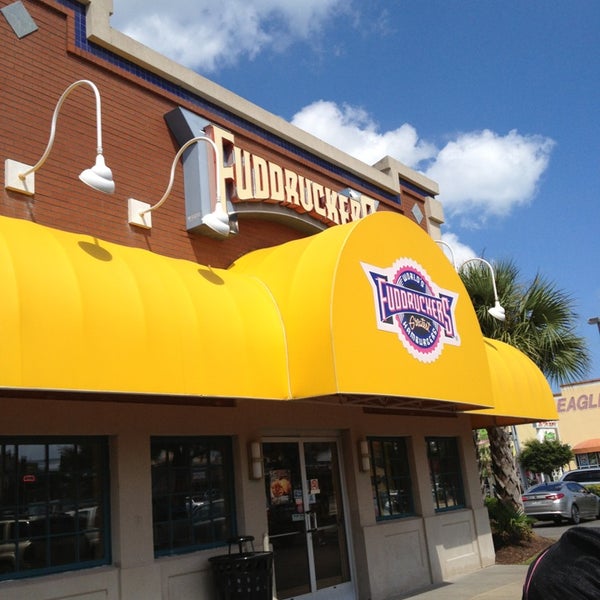 Photo taken at Fuddruckers by FitHealthySoul T. on 7/23/2013