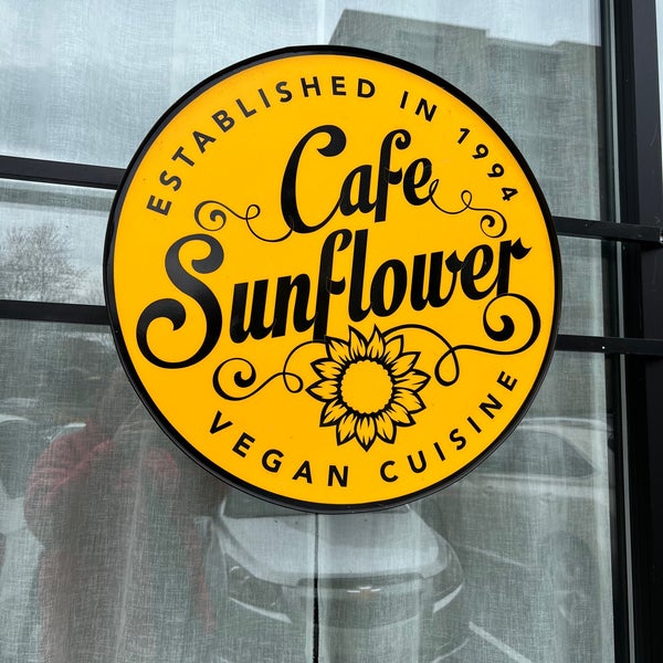2/21/2023 tarihinde Richard P.ziyaretçi tarafından Cafe Sunflower Buckhead'de çekilen fotoğraf