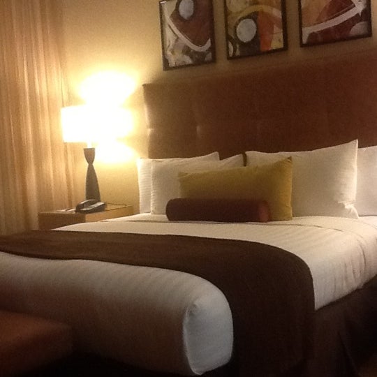 Photo taken at Elan Hotel by Yolanda on 10/19/2012