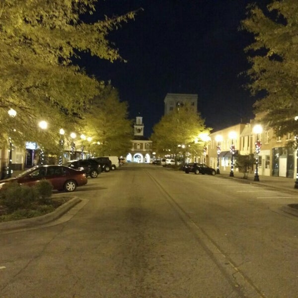 Foto tirada no(a) Downtown Fayetteville por Bodya em 11/19/2015