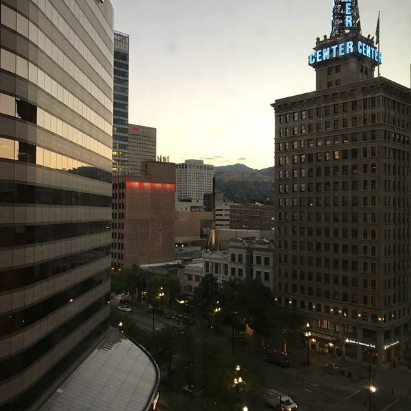 Снимок сделан в Kimpton Hotel Monaco Salt Lake City пользователем Tanya L. 8/29/2018