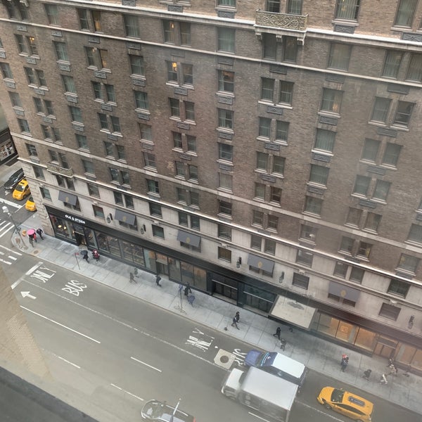 รูปภาพถ่ายที่ New York Marriott East Side โดย Gail M. เมื่อ 4/18/2019