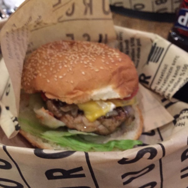 Photo taken at Burger House Handmade Burger by Ekrem on 8/16/2015