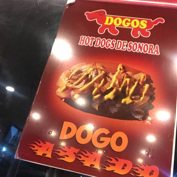 Foto tomada en Dogos Hot Dog de Sonora  por Rick M. el 1/25/2020