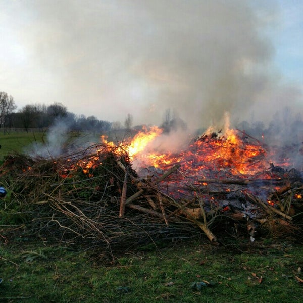 Osterfeuer in Banzkow.