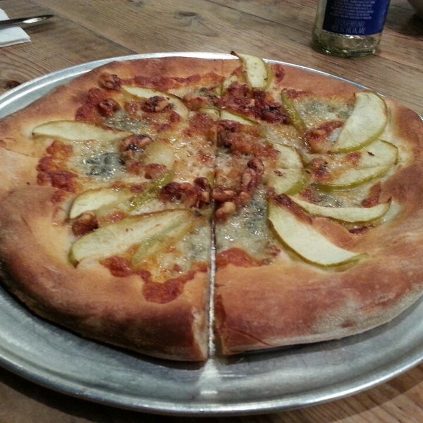Photo prise au Bartolotta&#39;s Pizzeria Piccola par Jon H. le10/21/2013