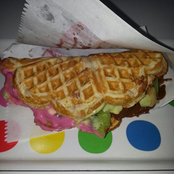 รูปภาพถ่ายที่ Ab&#39;bas Waffle โดย CnS💕💕 เมื่อ 10/27/2013