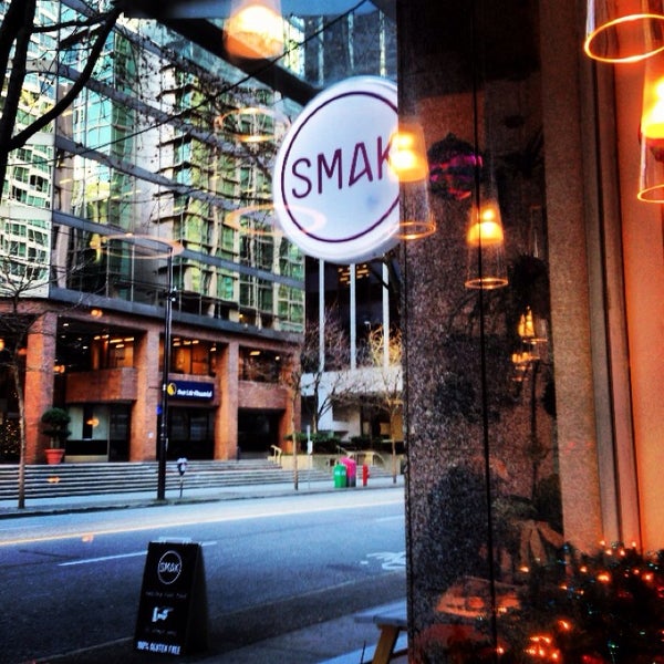 Das Foto wurde bei SMAK healthy fast food von Ando am 12/7/2013 aufgenommen