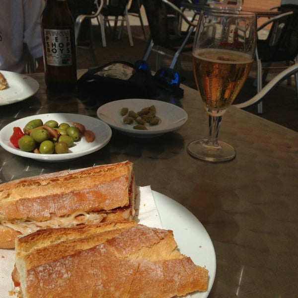 6/10/2013 tarihinde Raul B.ziyaretçi tarafından Restaurant Marina'de çekilen fotoğraf