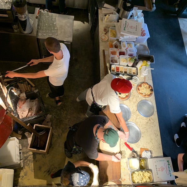 Foto scattata a Mimosa Brooklyn Pizza da ⚔️STRAZH⚔️ il 8/29/2021