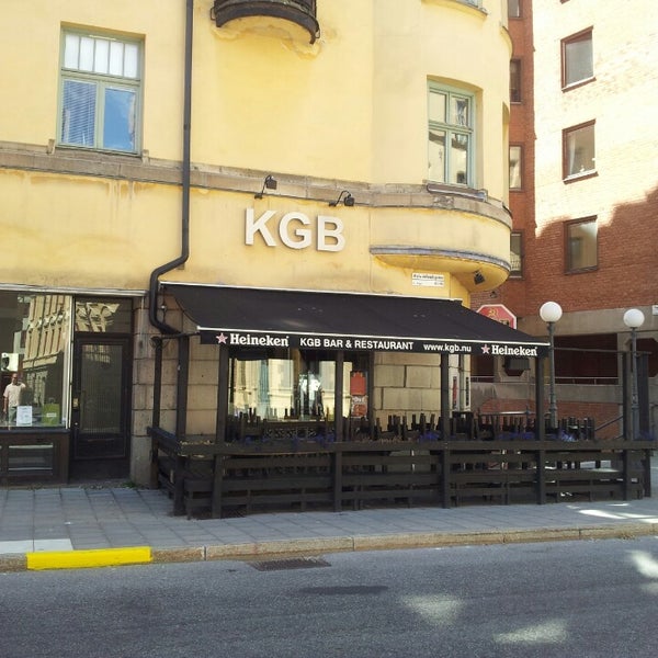 รูปภาพถ่ายที่ KGB Bar &amp; Restaurant โดย Max K. เมื่อ 7/18/2013