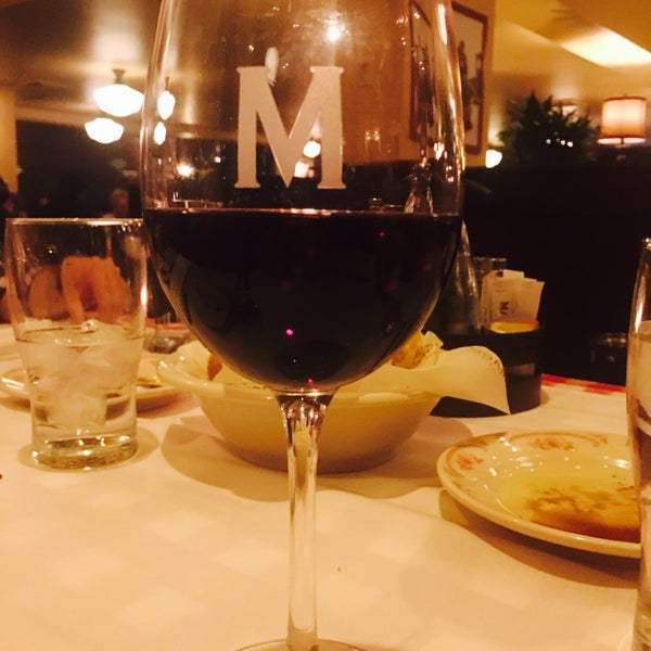 Photo taken at Maggiano&#39;s Little Italy by Francielle D. on 3/20/2016