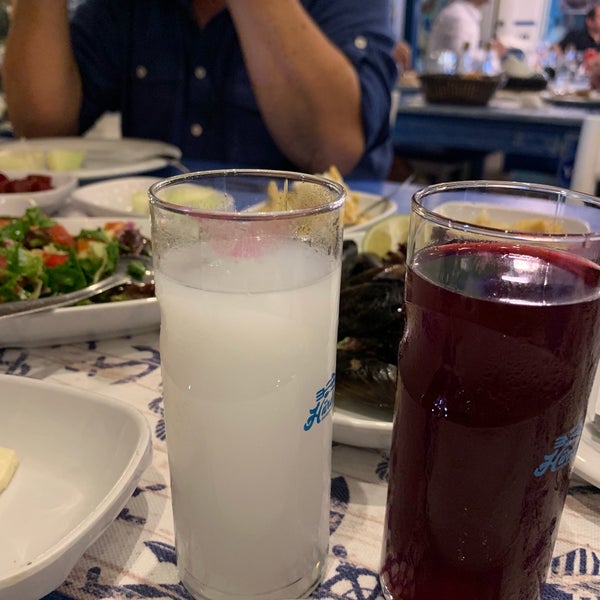 Das Foto wurde bei Hürdeniz Fish &amp; Meat Restaurant von Melissa Ç. am 8/31/2019 aufgenommen