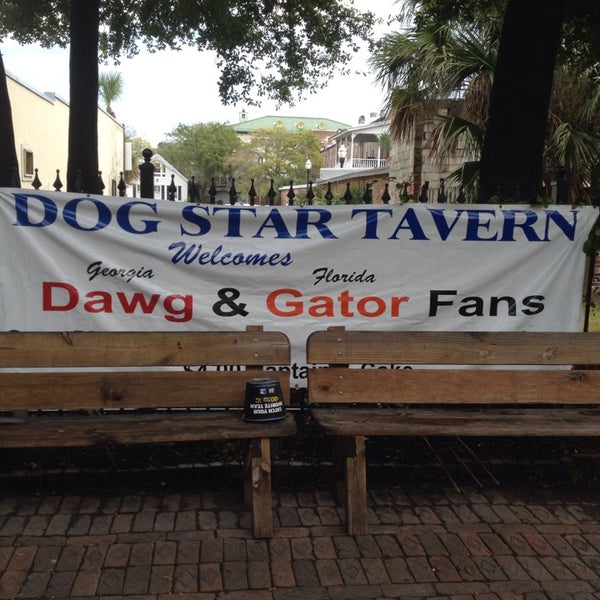 Foto diambil di Dog Star Tavern oleh Crystal pada 11/2/2013