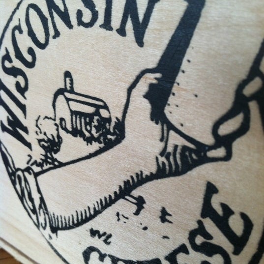 Das Foto wurde bei Wisconsin Cheese Bar von alex am 9/25/2012 aufgenommen