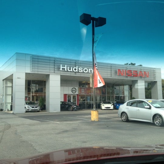 10/30/2012에 Lawrence H.님이 Hudson Nissan of North Charleston에서 찍은 사진