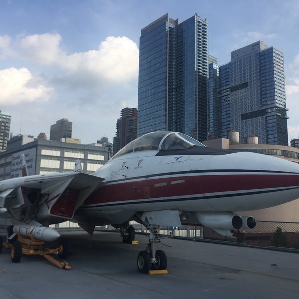 Photo taken at Intrepid Museum Store by Mine👪 on 7/19/2019