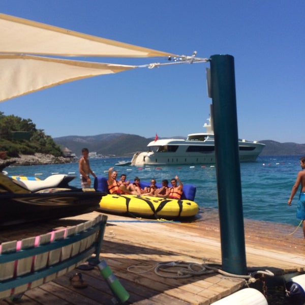 Baia Bodrum пляж понтон