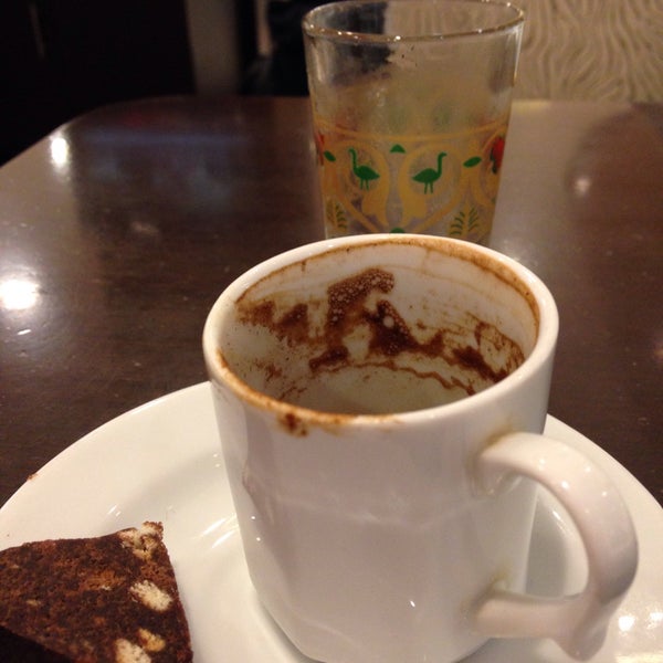 Foto diambil di Robert&#39;s Coffee oleh Banu K. pada 11/22/2015