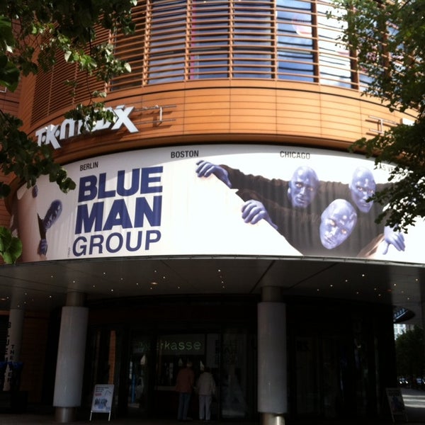 Foto scattata a Stage Bluemax Theater da Corazon A. il 6/22/2014