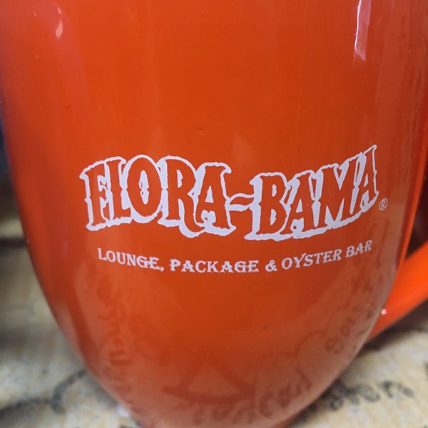 Foto diambil di Flora-Bama Lounge, Package, and Oyster Bar oleh Paul C. pada 7/2/2020