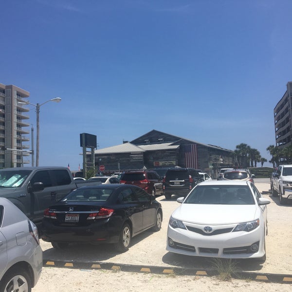 Foto tirada no(a) Flora-Bama Lounge, Package, and Oyster Bar por Paul C. em 7/3/2020