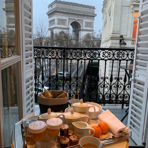 Photo taken at Hôtel Splendid Étoile by Kookish R. on 12/9/2019