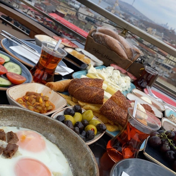 Foto diambil di Sefa-i Hürrem Cafe &amp; Restaurant oleh 🇹🇷🇹🇷🇹🇷🇹🇷🇹🇷 pada 12/19/2023