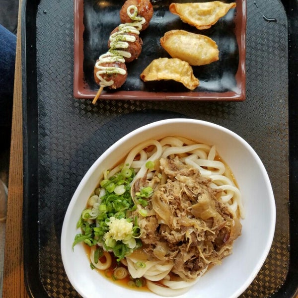 Das Foto wurde bei U:Don Fresh Japanese Noodle Station von Mark P. am 4/24/2016 aufgenommen
