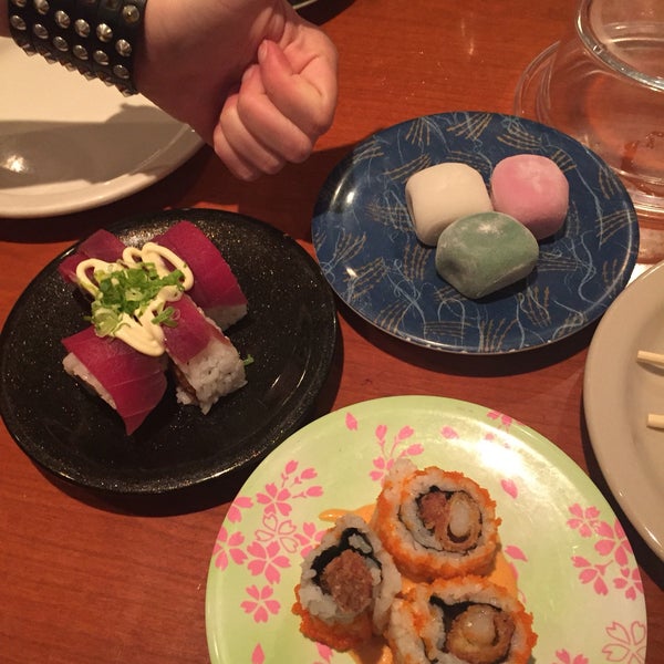 Foto diambil di East Japanese Restaurant (Japas 27) oleh Angela O. pada 6/22/2016