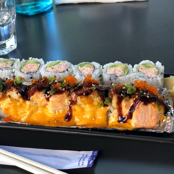 รูปภาพถ่ายที่ Domo Sushi โดย Angela O. เมื่อ 8/15/2019
