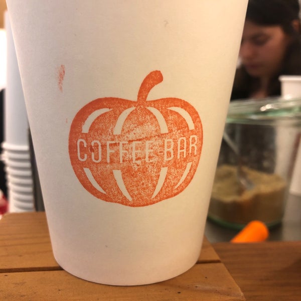 11/5/2019 tarihinde Angela O.ziyaretçi tarafından Coffee Bar'de çekilen fotoğraf