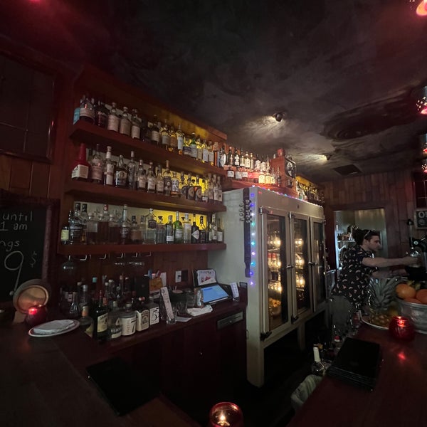 Foto tirada no(a) Sol Liquor Lounge por Thomas D. em 8/2/2022