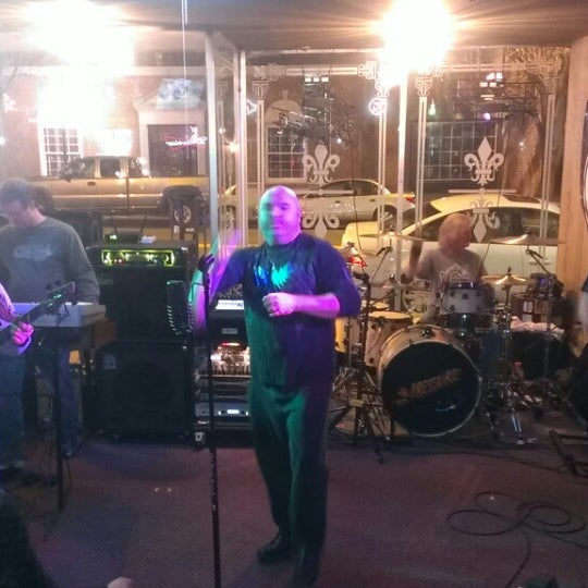 BoJo's - 222 N High St