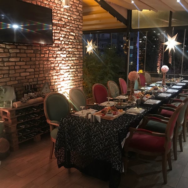 11/16/2017에 Gökcen S.님이 Cosy Wine &amp; Dine에서 찍은 사진