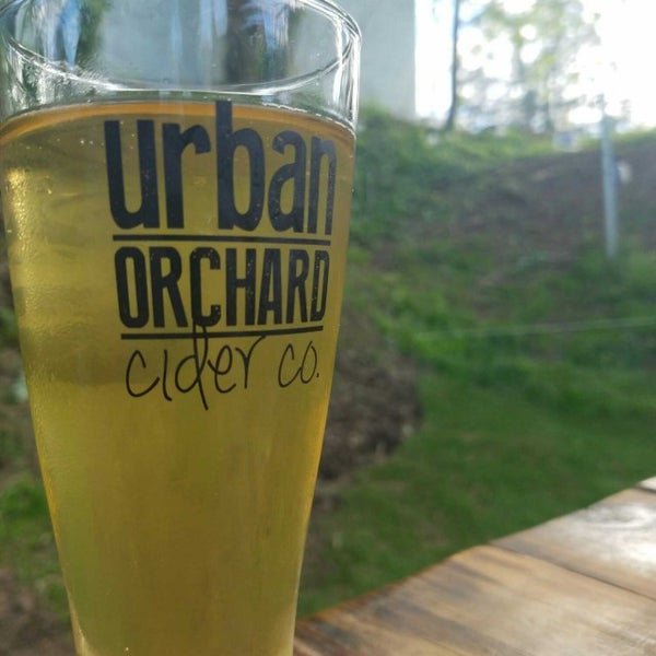 รูปภาพถ่ายที่ Urban Orchard Cider Co. โดย Joshua A. เมื่อ 4/25/2017