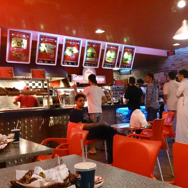 Photo prise au Safari Burger par Medo Ⓜ️ Bakhashwain le8/3/2013