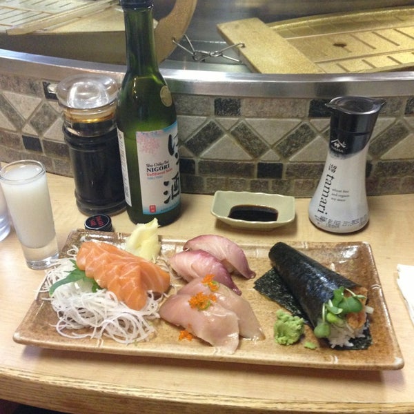 Photo taken at Sushi Umi by gennarator on 5/30/2013