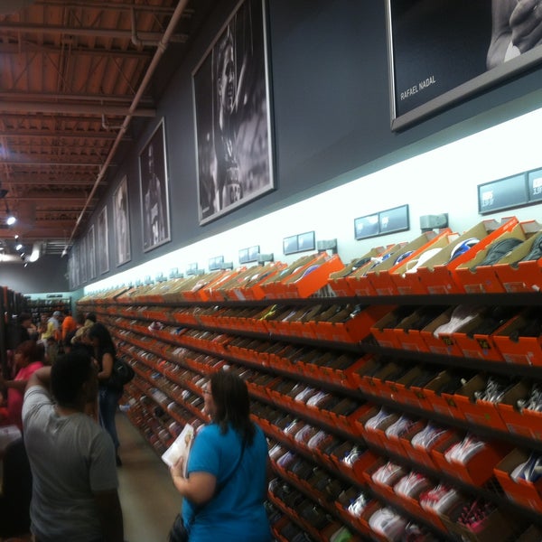 nike store birch run