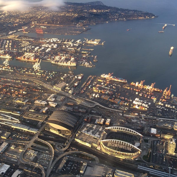 รูปภาพถ่ายที่ Seattle-Tacoma International Airport (SEA) โดย Anh เมื่อ 1/28/2015