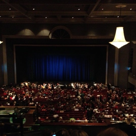 Foto tirada no(a) Raleigh Memorial Auditorium por ecweeks em 12/16/2012