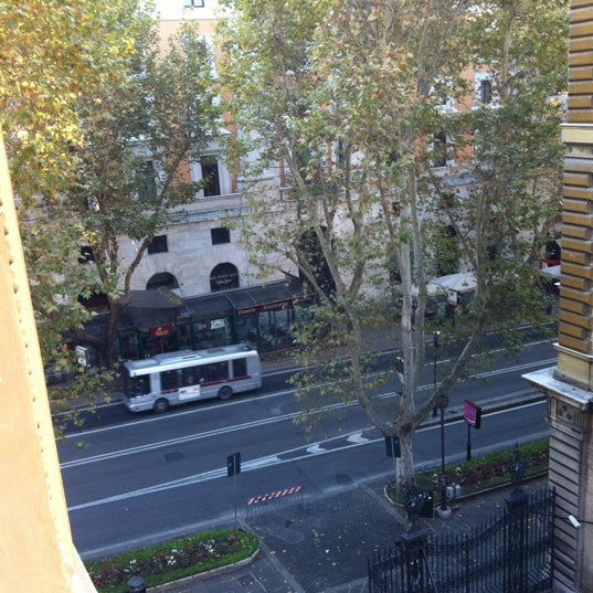 11/17/2012 tarihinde Salahziyaretçi tarafından Hotel Ambasciatori Palace'de çekilen fotoğraf