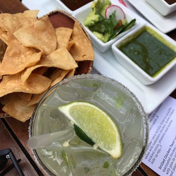 8/4/2017 tarihinde Kristina N.ziyaretçi tarafından Barrio Tequila Bar'de çekilen fotoğraf