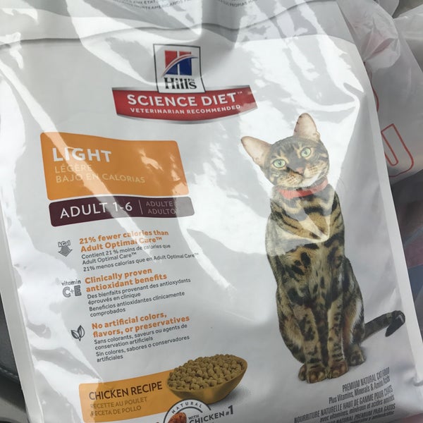 Photo taken at Chuck &amp; Don&#39;s Pet Food &amp; Supplies by Kristina N. on 3/17/2017