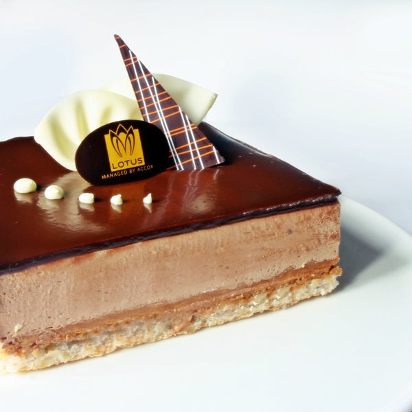 วันนี้ร้าน Le Boulanger ขอนำเสนอ เค้กประจำเดือนมกราคม "Royal Praline Cake" - 1 ปอนด์ราคาเพียง 480 บาทเท่านั้น