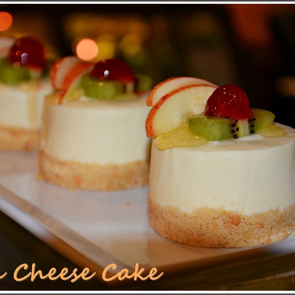 มาลิ้มลองความอร่อยกับเมนูแนะนำ "Fresh Cheese Cake" .... อย่างนี้ต้องลอง!! ได้ที่ ร้านเบเกอร์รี่ เลอบูลองเช่