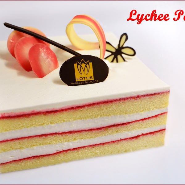 เค้กพิเศษสุดสำหรับเดือนนี้ที่ต้องลอง..... "Lychee Parfait"  สอบถามรายละเอียดได้ที่ ร้าน เลอ บูลองเช่ โทร 02 610 0111 ต่อ 4129