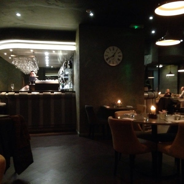 Foto tirada no(a) Monty&#39;s Restaurant and Bar por Tolebi em 1/14/2014